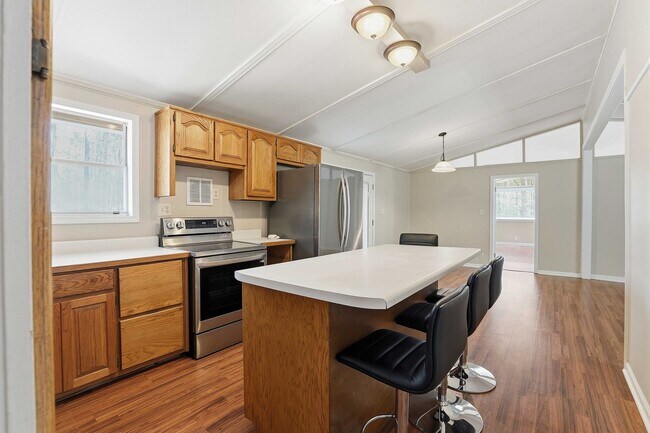 Building Photo - Private Home on 6 acres in Whitewater Schools!