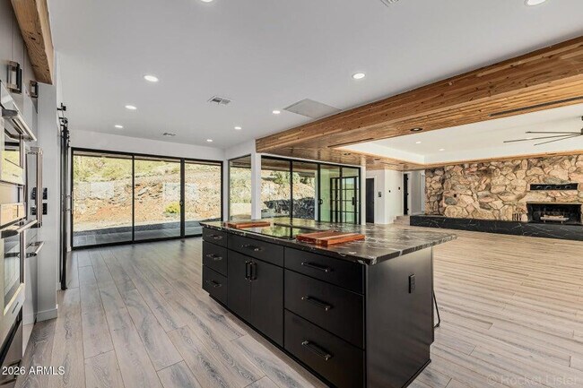 Building Photo - 6111 Victoria Dr