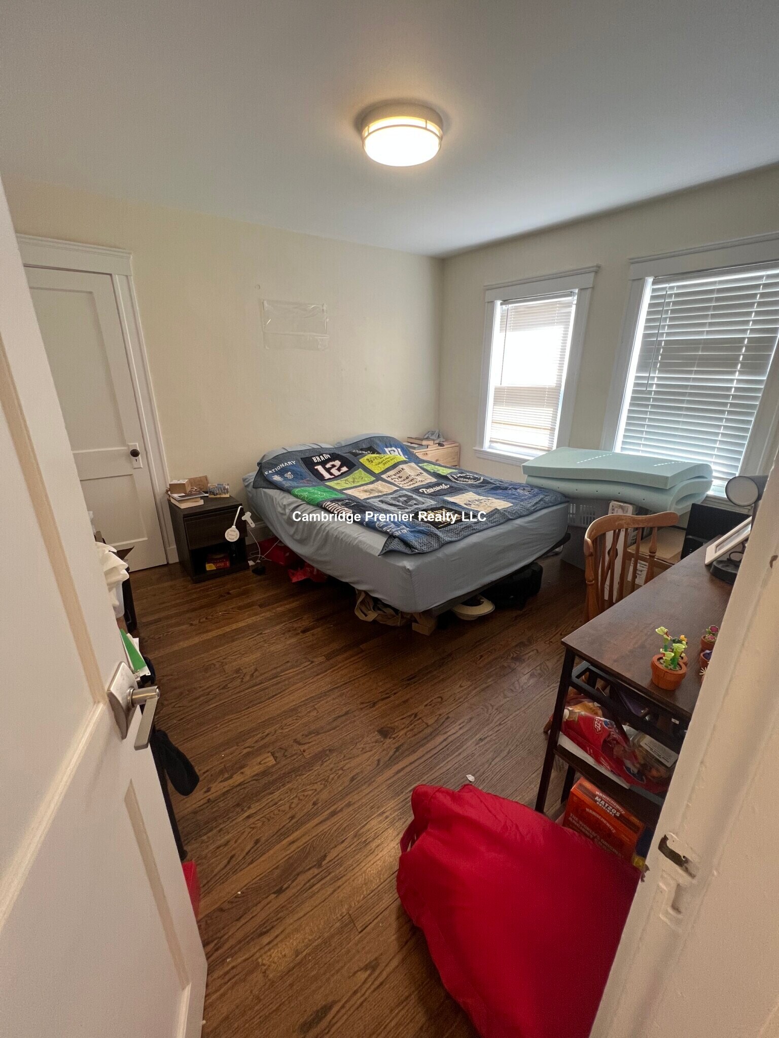 Building Photo - 117 Burget Ave