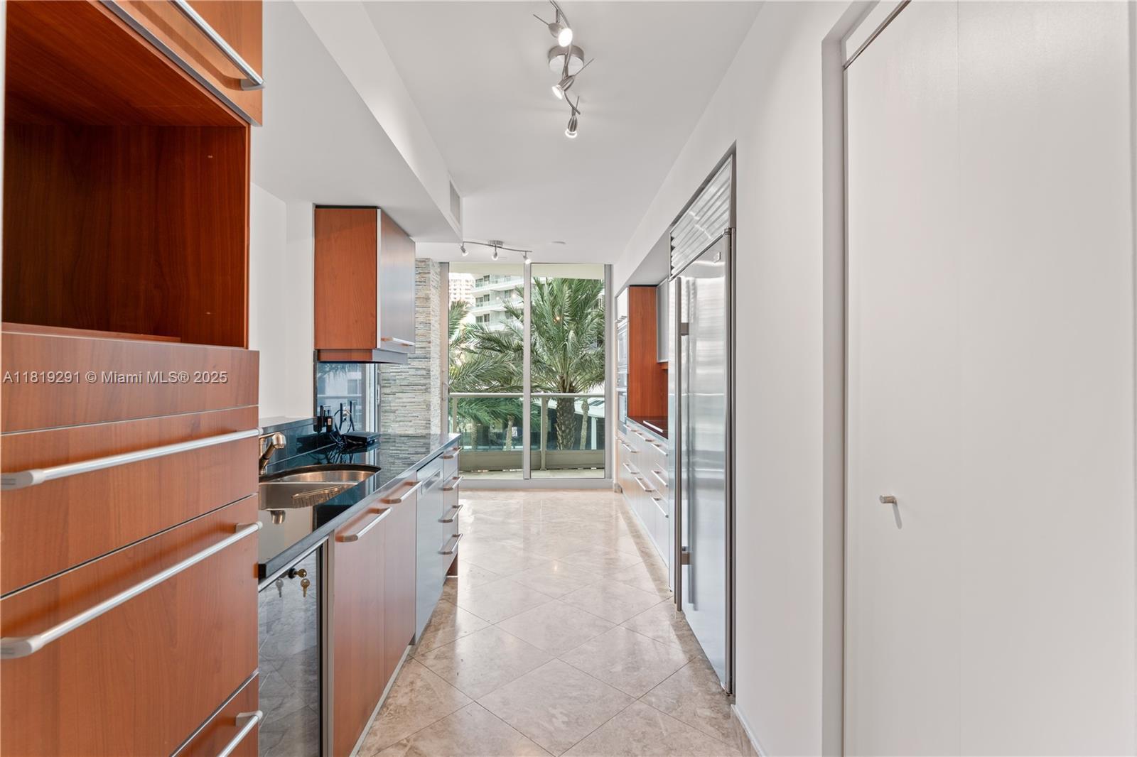 Building Photo - 1331 Brickell Bay Dr