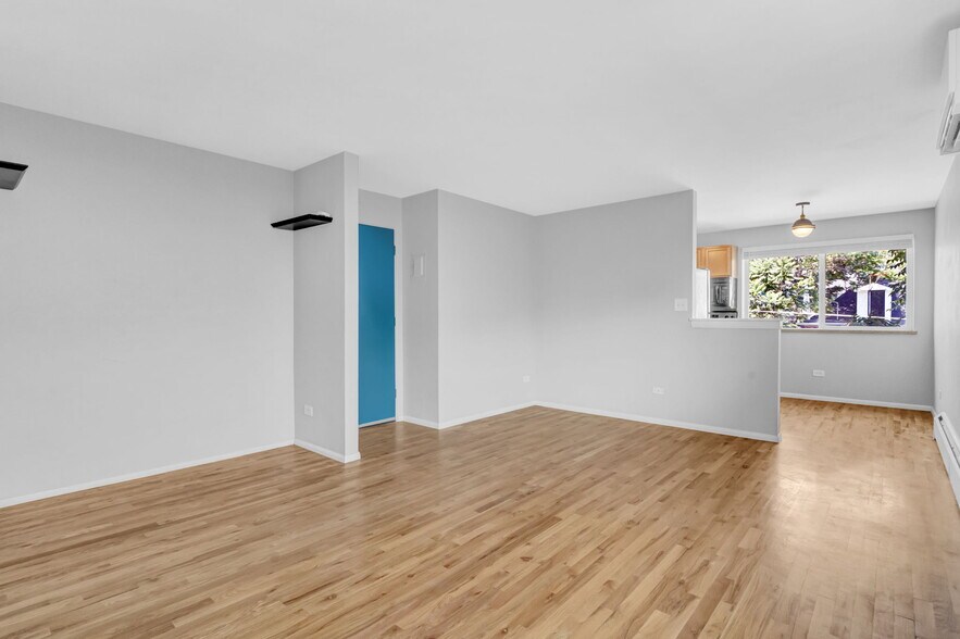 Living Area - 21 N Washington St