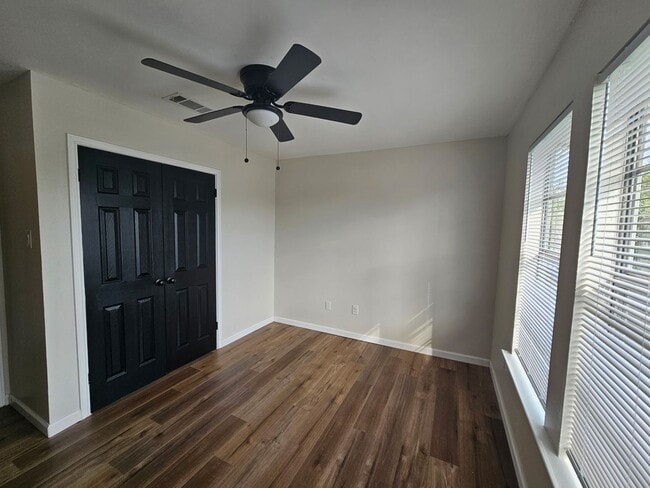 Building Photo - 2 Bedroom 2 bath for lease