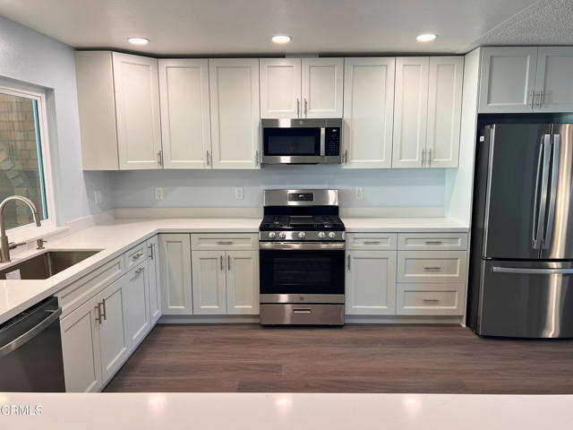 Building Photo - 10945 Kings Rd