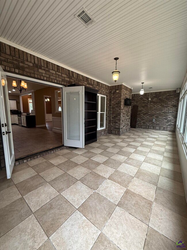 Building Photo - 104 Montview Way