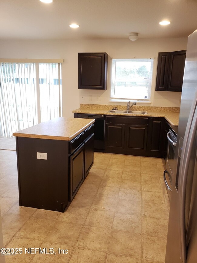 Building Photo - 10310 Magnolia Hills Dr