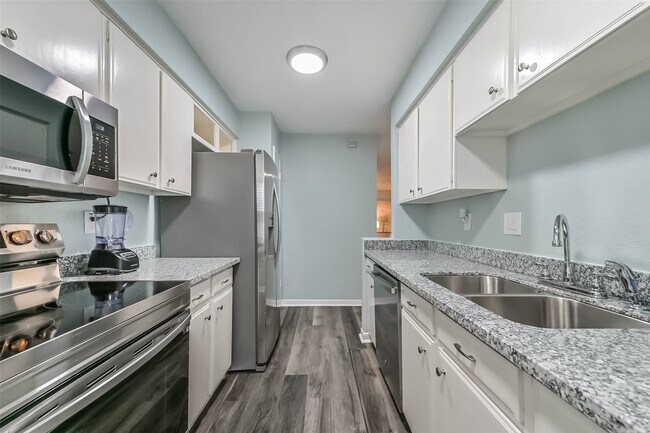 Building Photo - 1415 Ramada Dr
