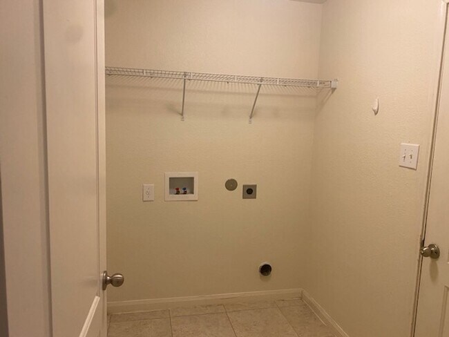 Building Photo - Awesome in Anna