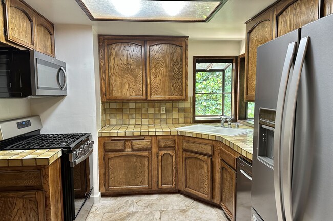 Building Photo - 4608 Saloma Ave