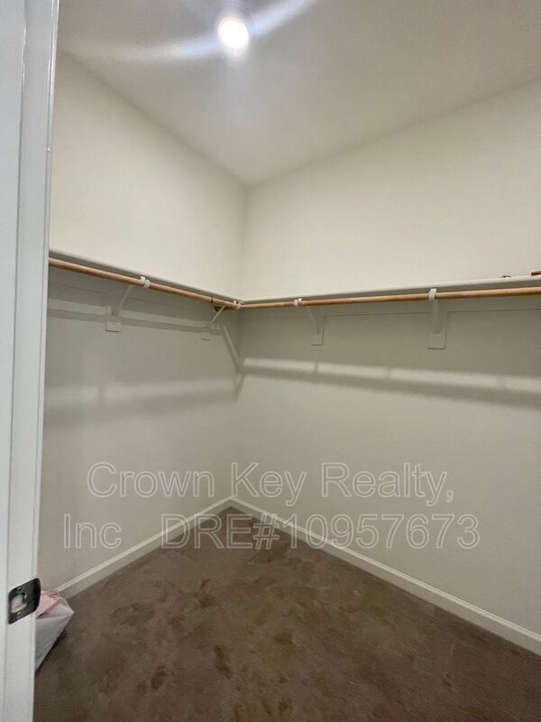 Building Photo - 6425 Dan Havicus Dr