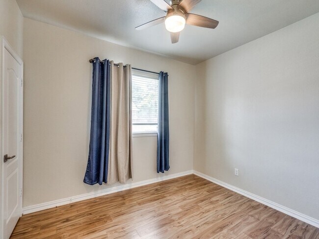 Building Photo - 4612 Old Pond Dr