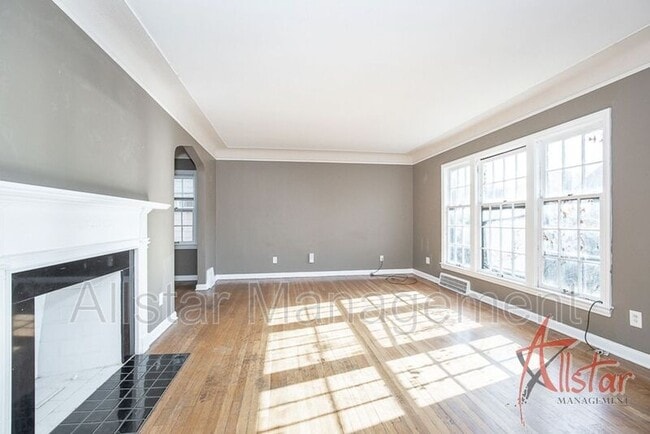 Building Photo - 3575 Grosvenor Rd
