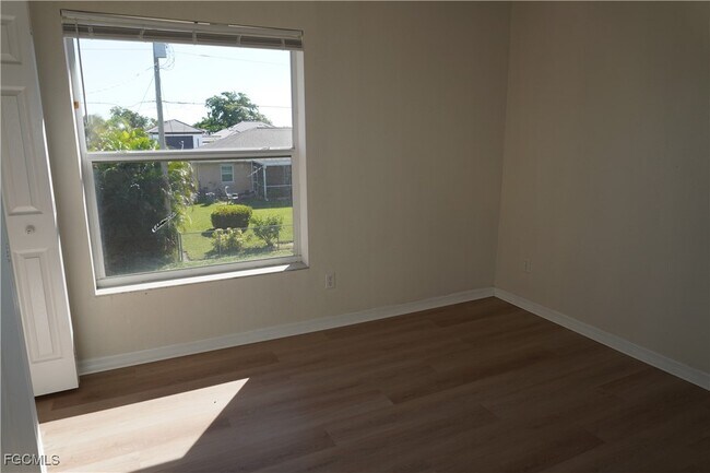 Building Photo - 1707 SW 4th Pl