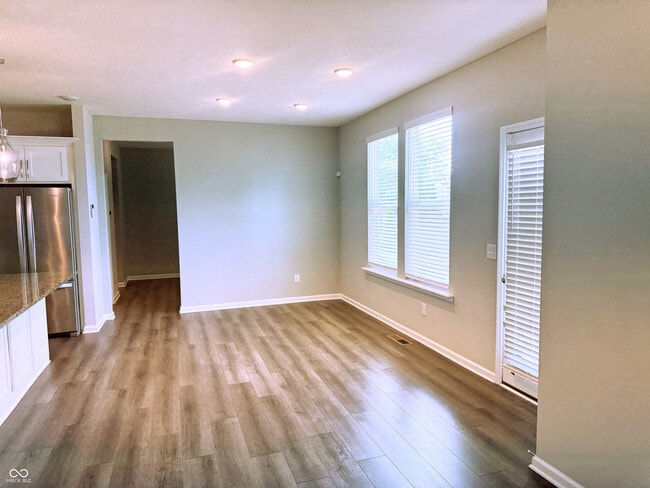 Building Photo - 7882 Villa Cir
