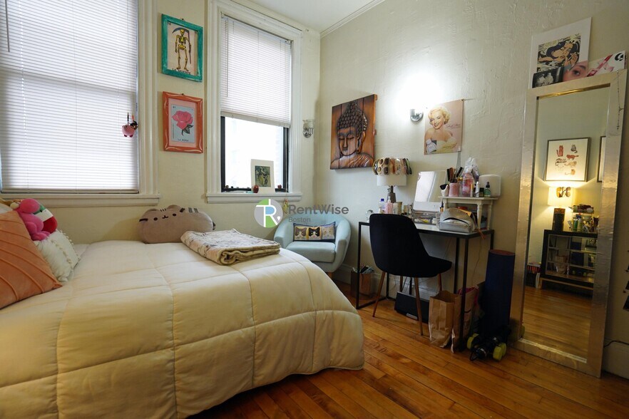 Building Photo - 72 Gardner St