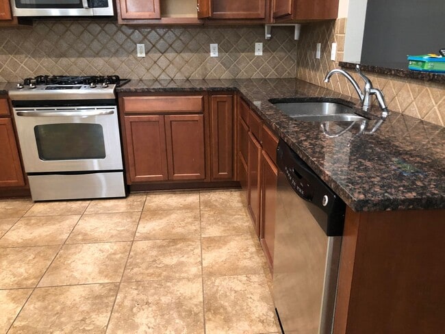 Building Photo - KINGS POINT-GATED COMMUNITY NEAR LSUS COLLEGE