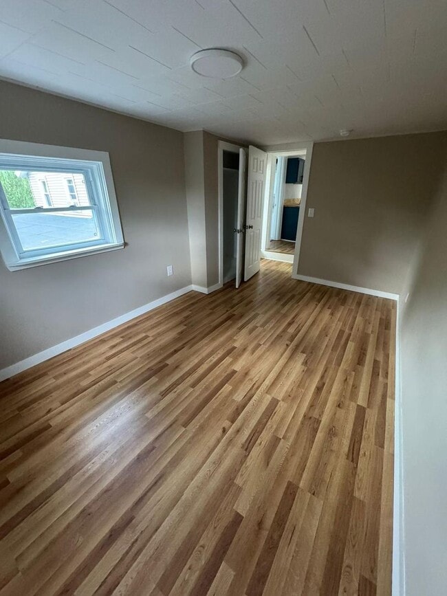 Building Photo - West 2nd Street Duplex
