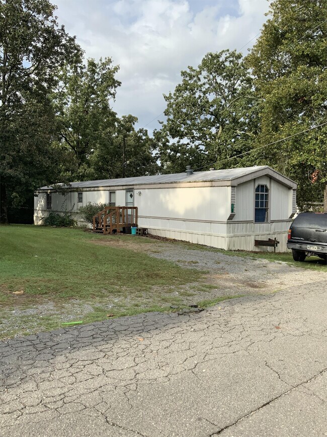 Building Photo - 1717 Hatcher Rd