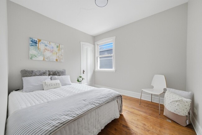 Building Photo - 4735 N Kilbourn Ave