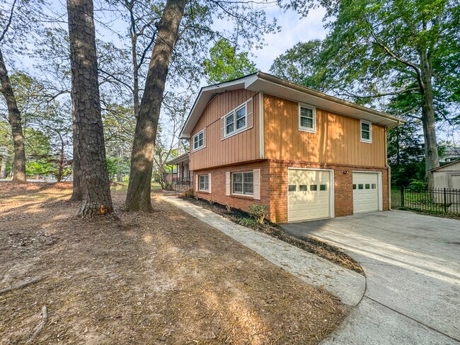 Building Photo - 829 North Ave