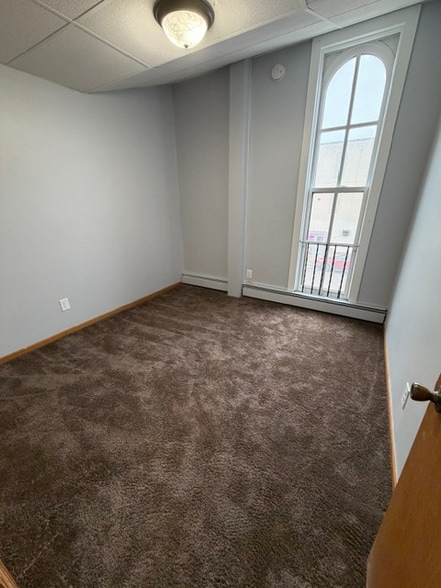 Building Photo - 205 Plum St