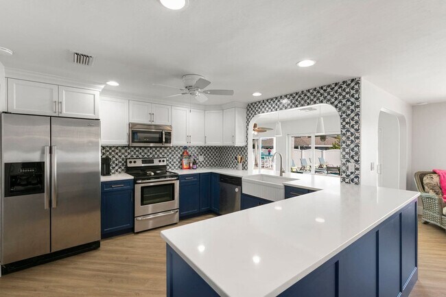 Building Photo - 685 N Barfield Dr