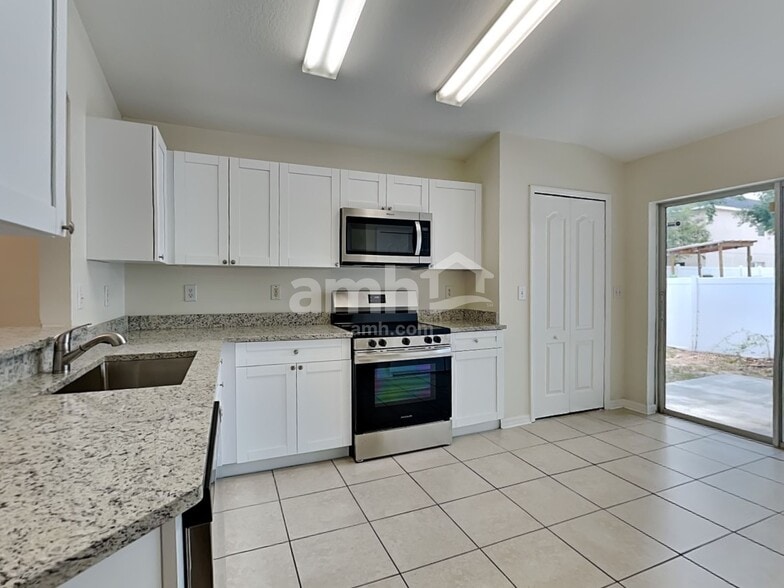 Building Photo - 18534 Kentisbury Ct