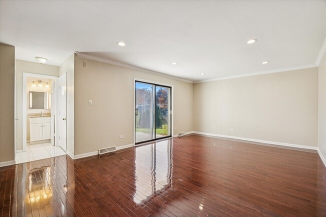 Building Photo - 9S525 Allison Ct