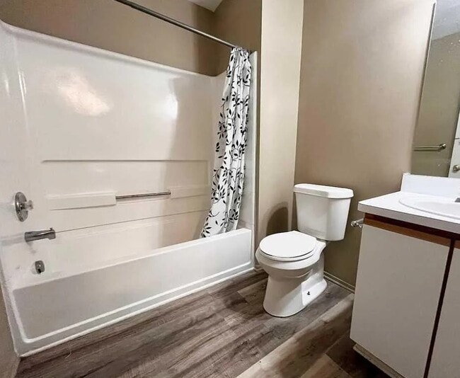 Building Photo - 15650 Stone Crossing Dr