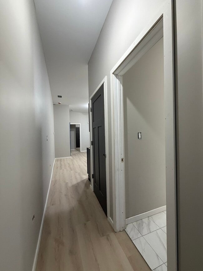 Building Photo - 22 N Pulaski Rd