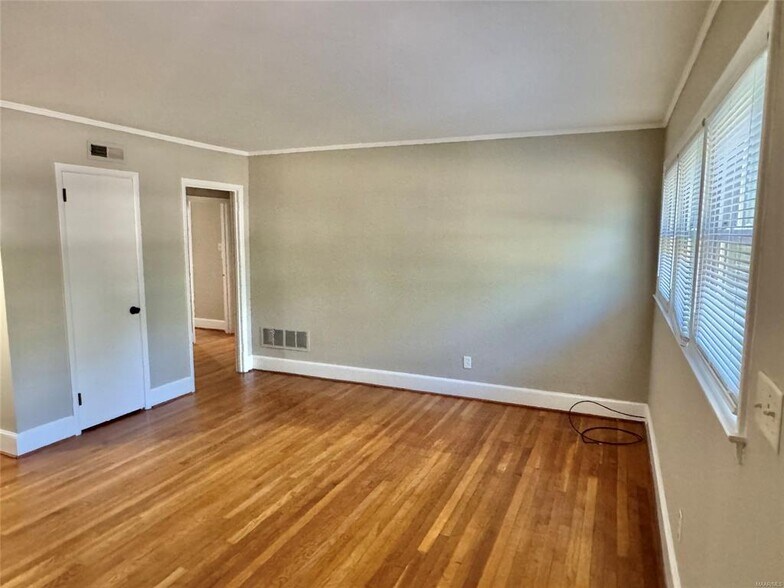 Building Photo - 929 Parkwood Dr