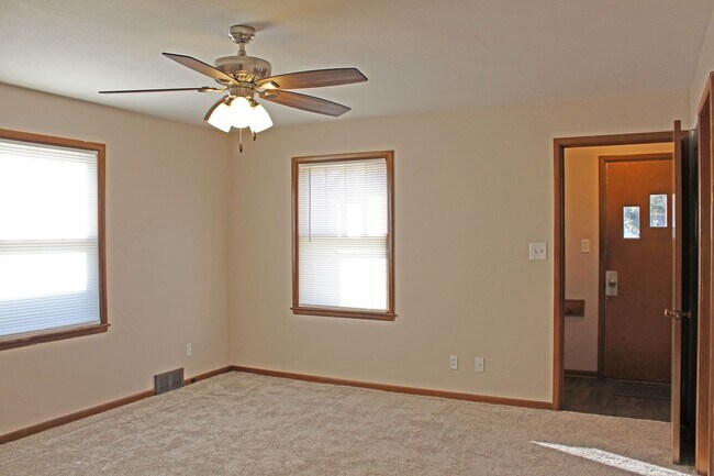 Building Photo - 2-Bedroom, 1-Bath House for Rent