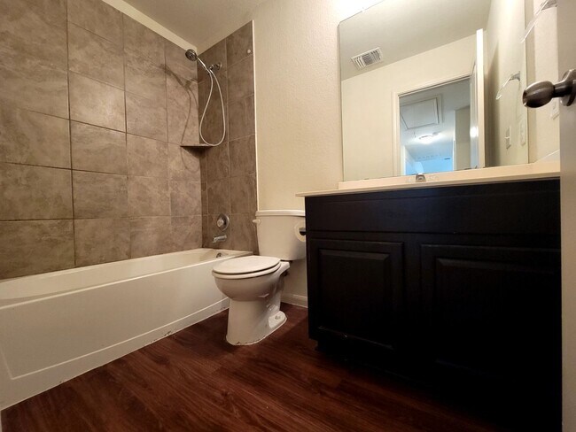 Building Photo - Spacious 3 Bedroom, 2.5 Bath Home with Garage & Tall Ceilings