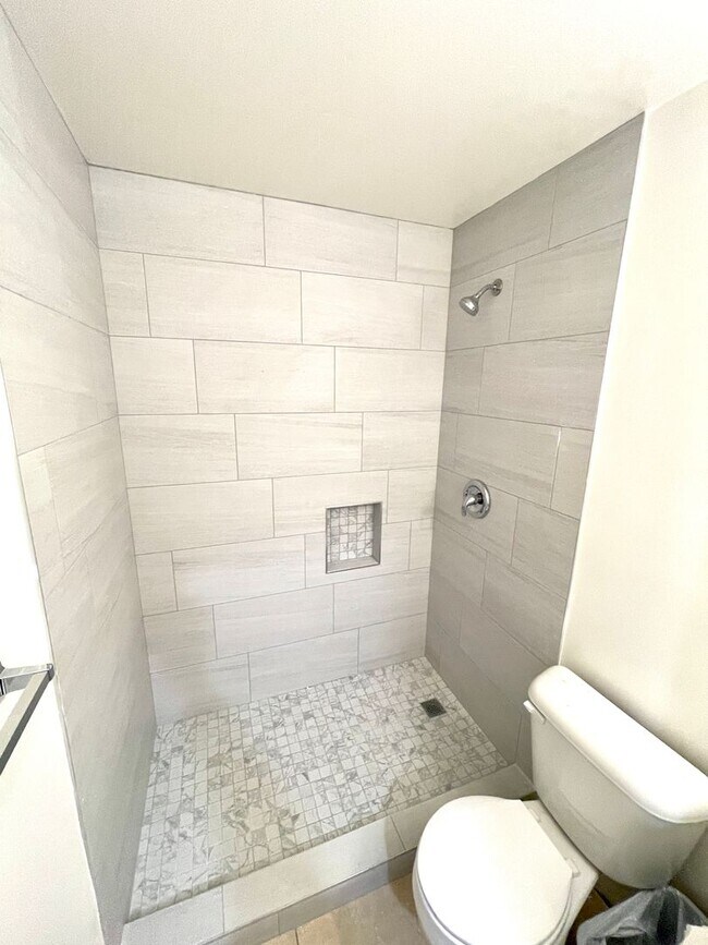 Building Photo - Beautiful house, 2bd+den/1.5ba HOME on the hillside of Granada Hills.