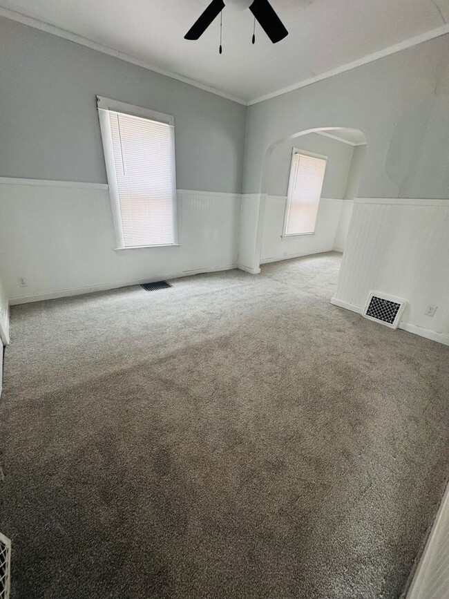 Building Photo - Newly renovated house!