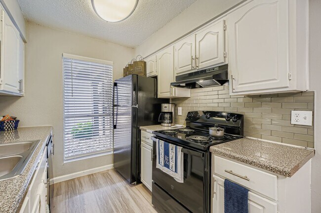 Building Photo - South Shore