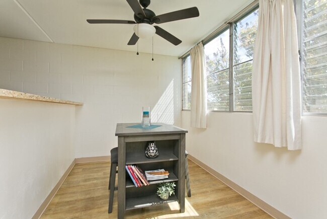 Building Photo - 2br/1ba/1pkg Apartment in Hokuahi Apartmen...