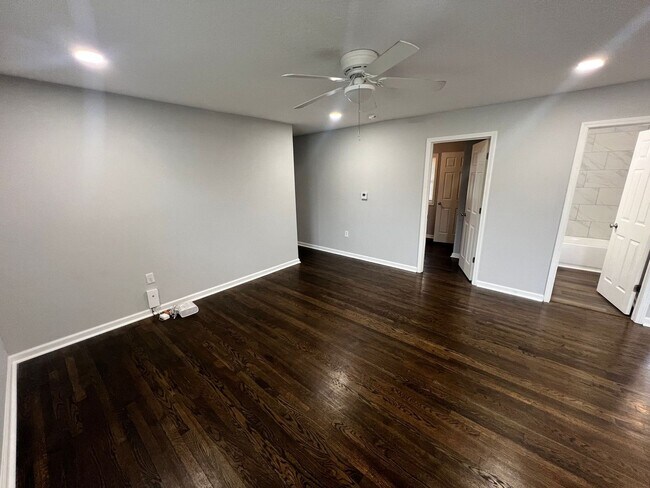 Building Photo - Inviting 3 Bedroom Home with Garage & Storage Space