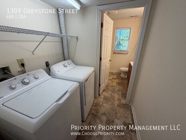 Building Photo - 1309 Greystone St