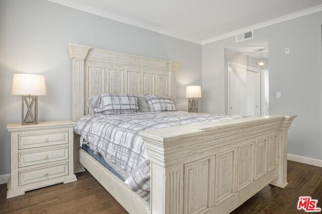 Building Photo - 860 S Lucerne Blvd