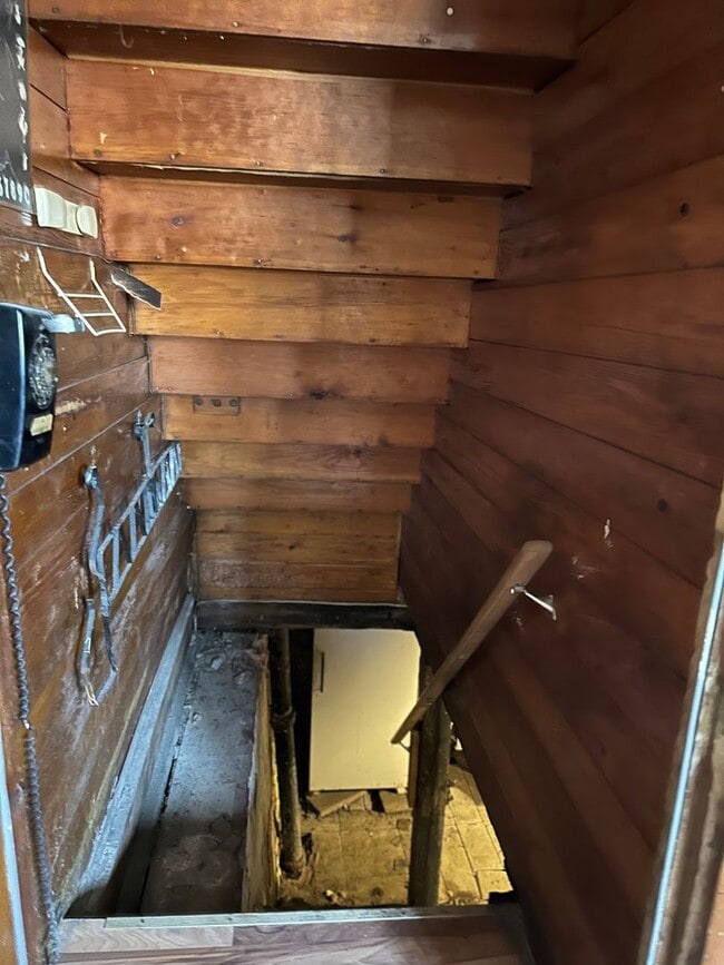 Building Photo - YUO WILL FALL IN LOVE WITH THIS COZY HOME !!!
