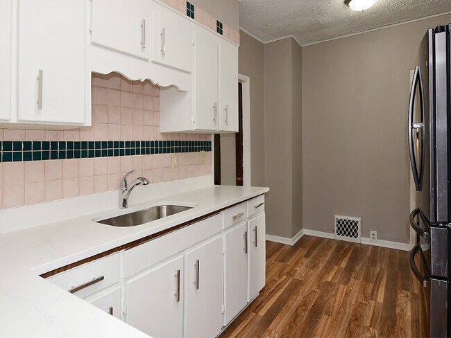 Building Photo - 355 Lincoln Ave