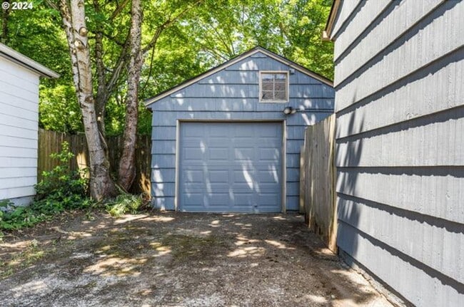 Building Photo - Super Cute 2 Bedroom House in Portland wit...