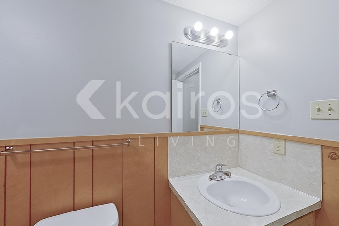 Building Photo - 5721 Old Hickory Rd