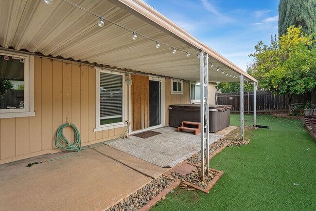 Building Photo - 10028 Biscanewoods Way