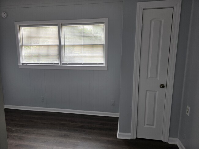 Building Photo - 3607 Inglewood Dr NW