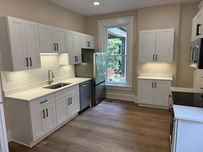 Building Photo - 2101 Cherokee Pkwy