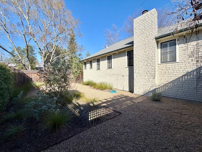 Building Photo - 3 Bedrooms, 2 Bathrooms Saint Helena Charm with Modern Conveniences