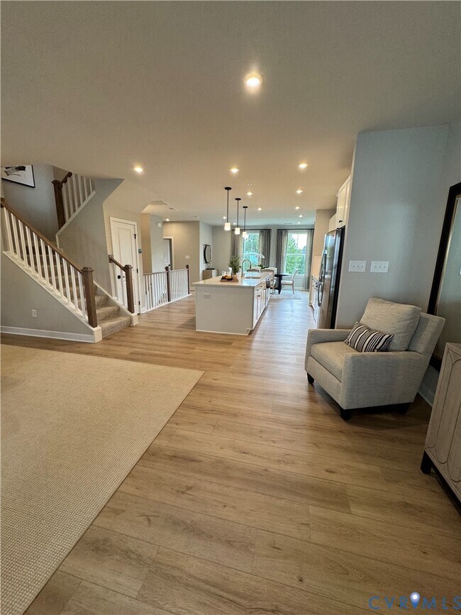 Building Photo - 8029 Lake Laurel Ln