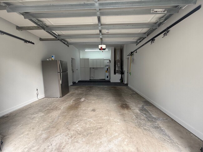 Building Photo - 2522 Chantilly Ave