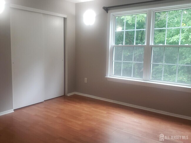 Building Photo - 5032 Beech Ct